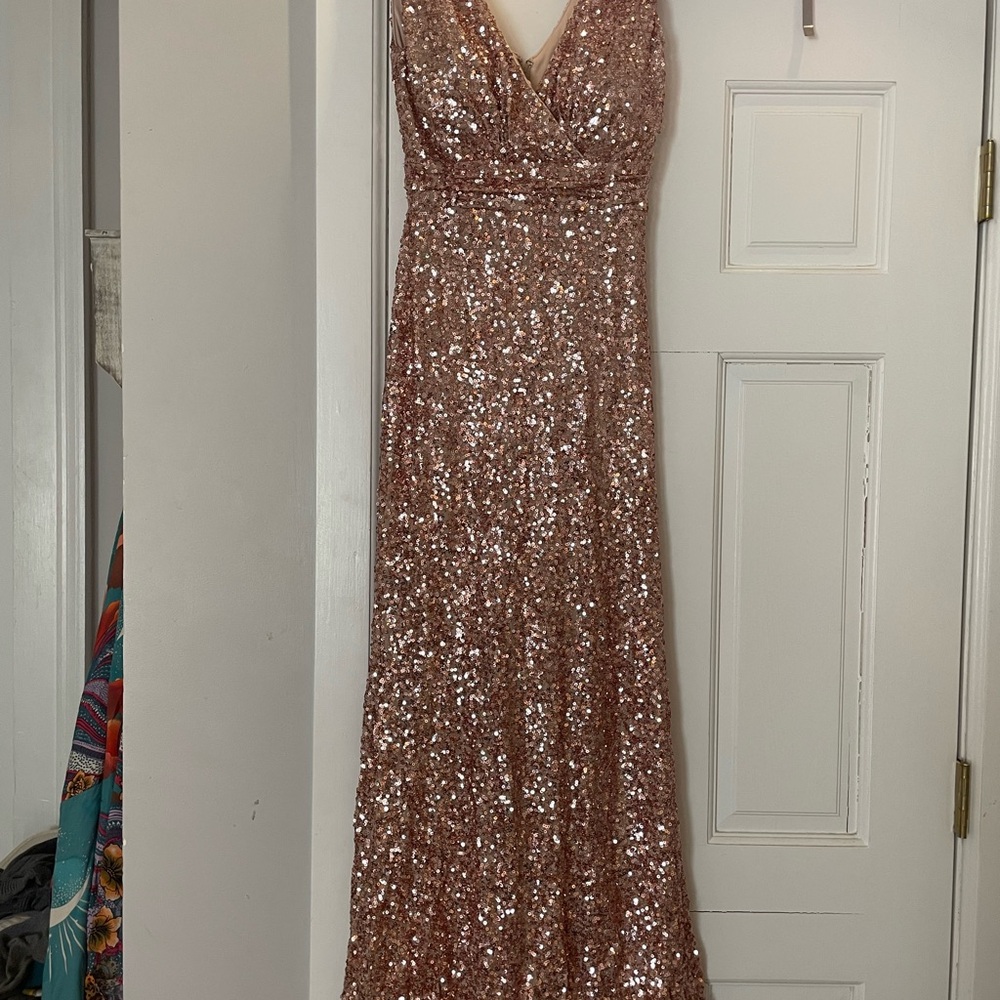 Badgley Mischka Gold Maxi Gown with V-neck Sleeveless Design